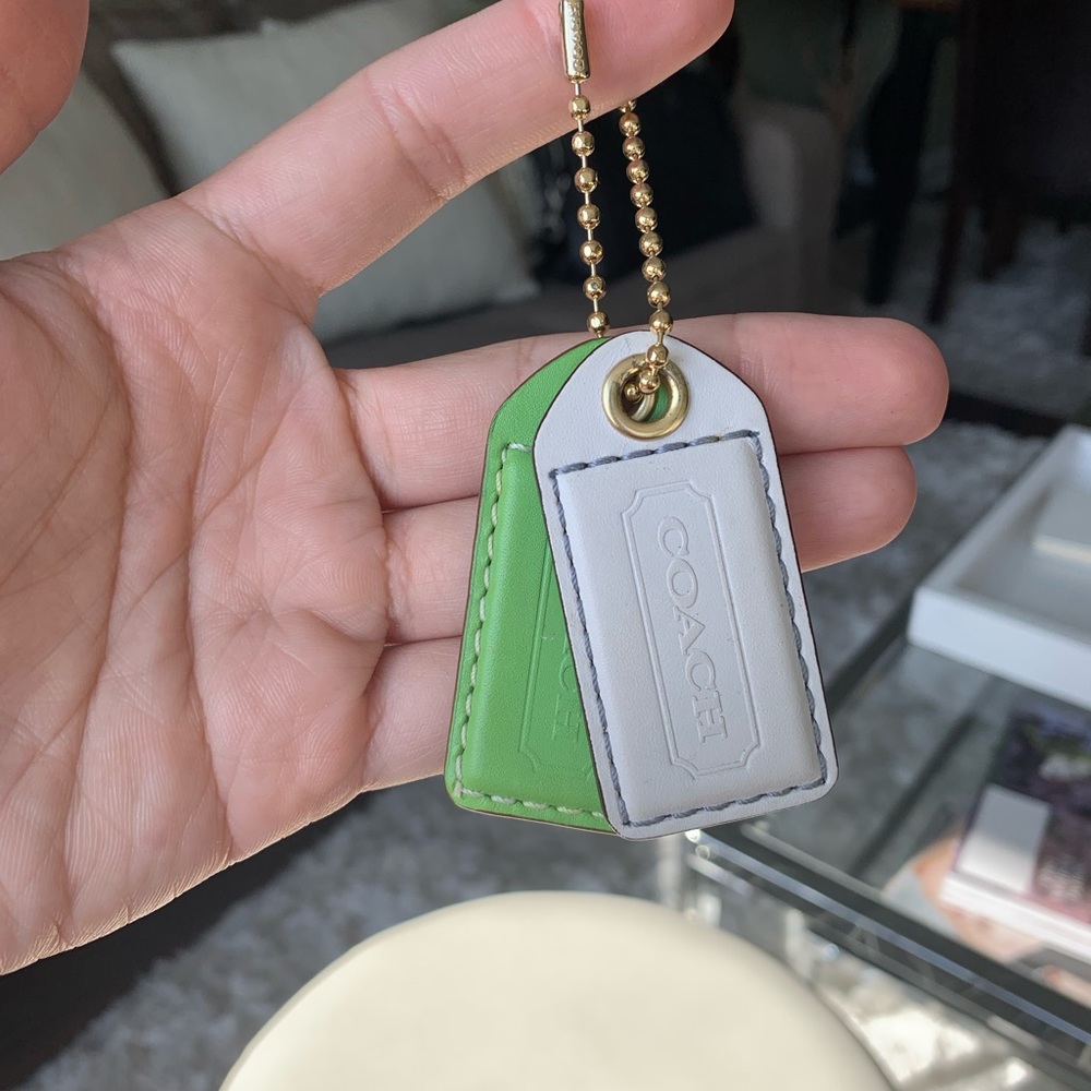 Coach tag